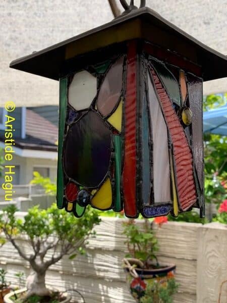 using scrap stained glass to make a lamp