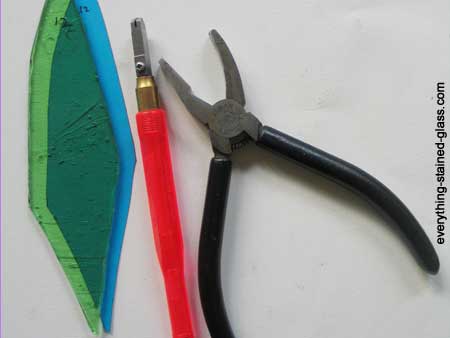 glass cutter with grozer pliers and green glass